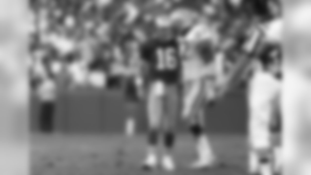 Nov. 19, 1989 - 49ers QB Joe Montana (16) exchanges words with Packers LB Tim Harris (92) in San Francisco. The Packers won, 21-17, and finished the season 10-6.