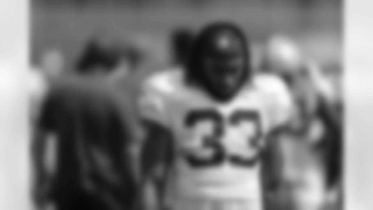 RB Aaron Jones