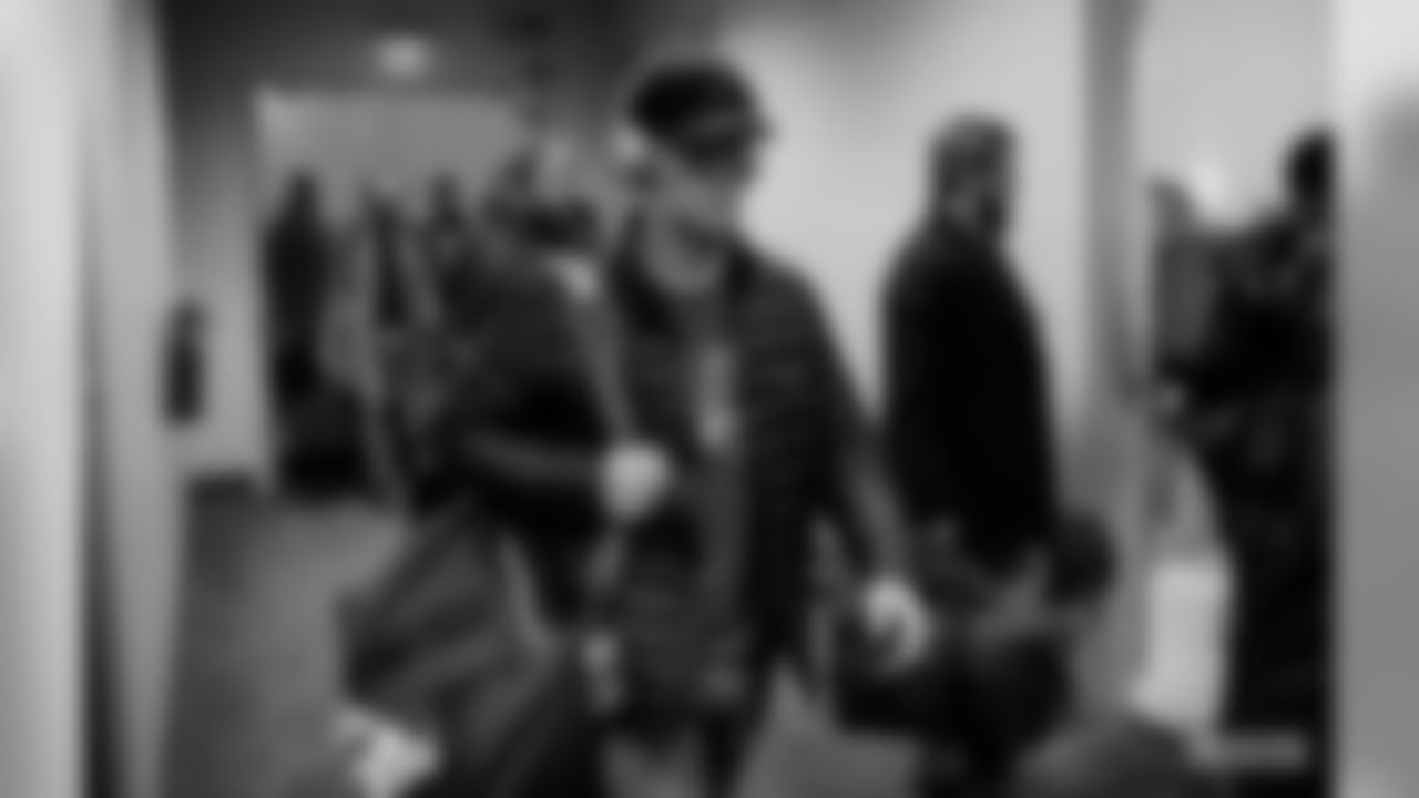 191201-packers-arrive-NYG-1-bobber-6