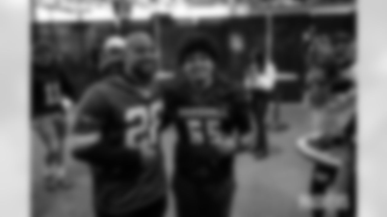 230417-packers-helmets-give-away-2560-24