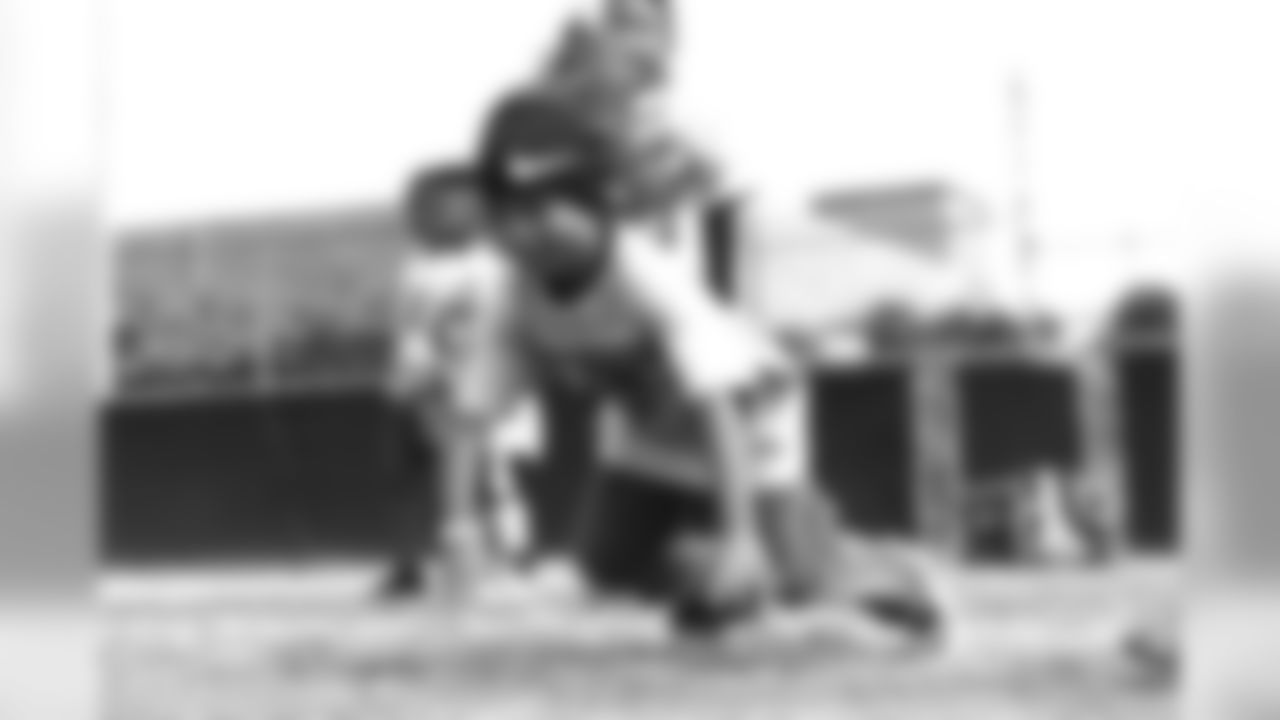 180619-marcedes-lewis-football-camp-14