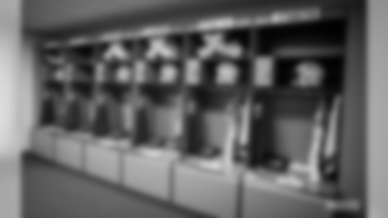 200119-locker-room-bobber-WM-011