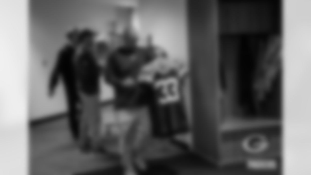 Photos: Packers' equipment staff prepares Lambeau Field locker room for ...