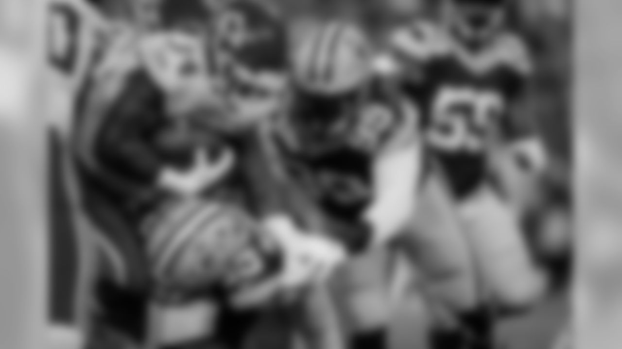 TE James Looney
