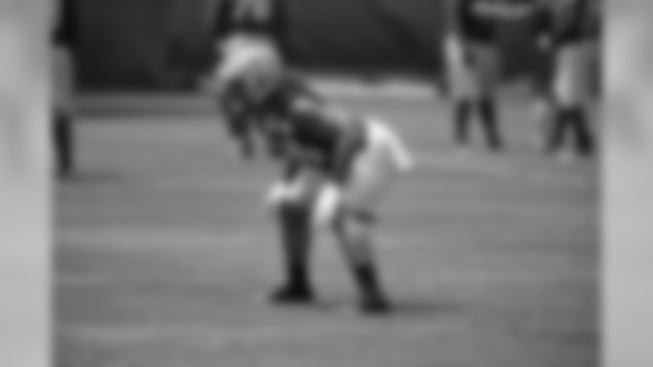 LB Carl Bradford (#54)