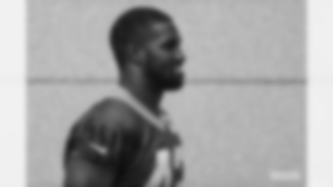 LB Oren Burks