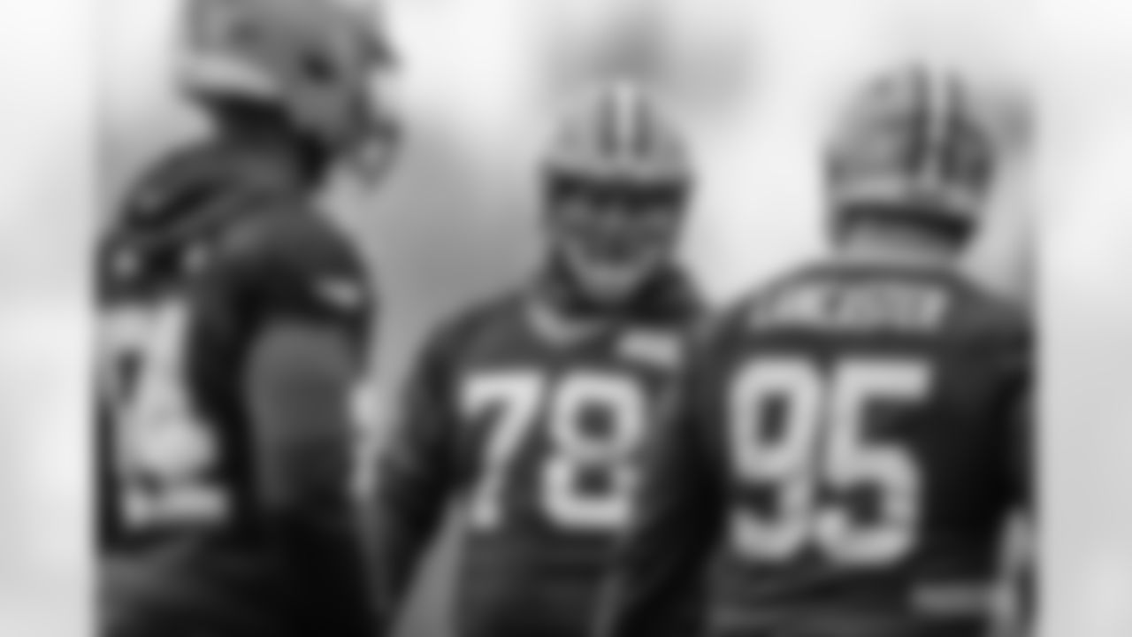 DL Brian Price