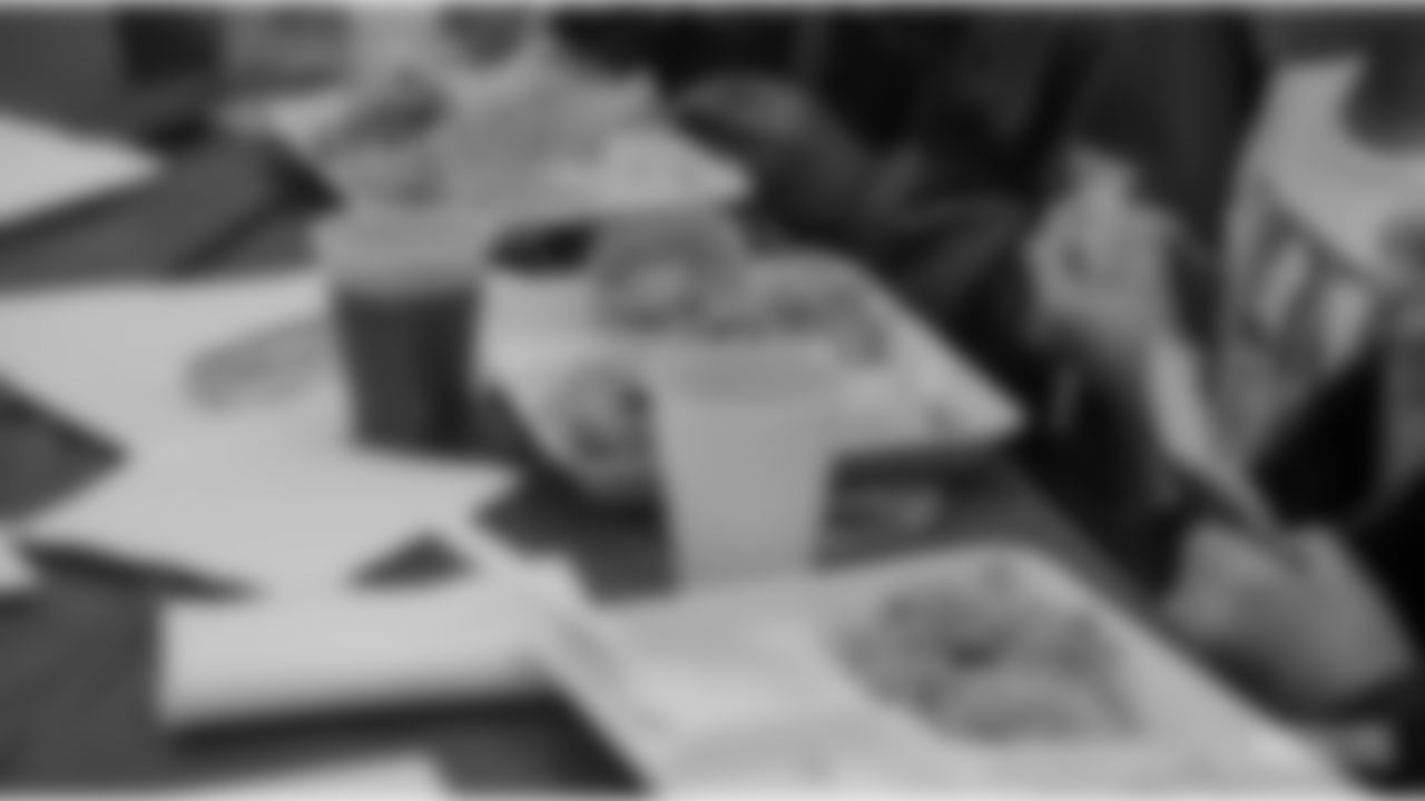 221123-thanksgiving-meal-2560016