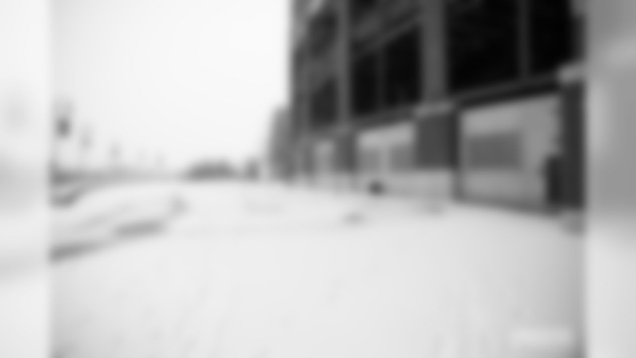 191106-snowfall-at-lambeau-10