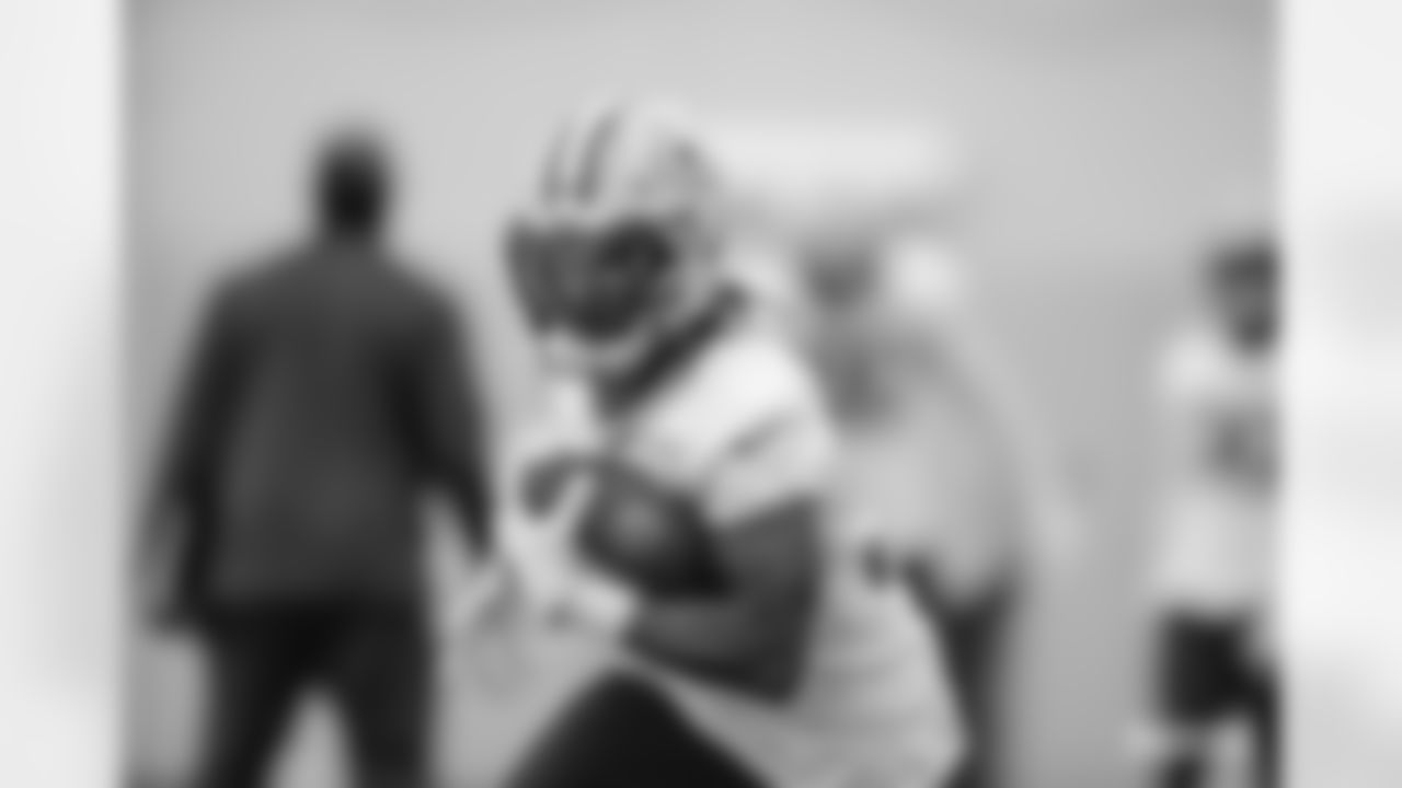 RB Aaron Jones
