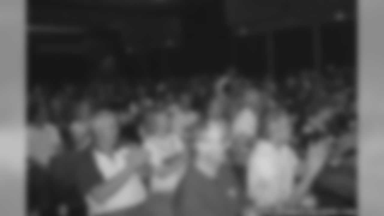 Fans Attend Premiere of 2007 Highlight Film