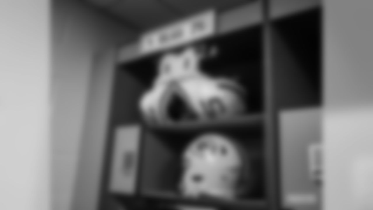 200119-locker-room-bobber-WM-008