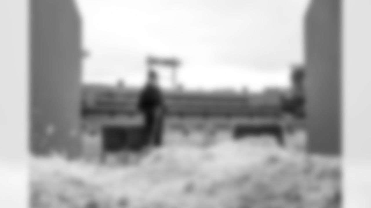 221228-shovel-photos-2560037