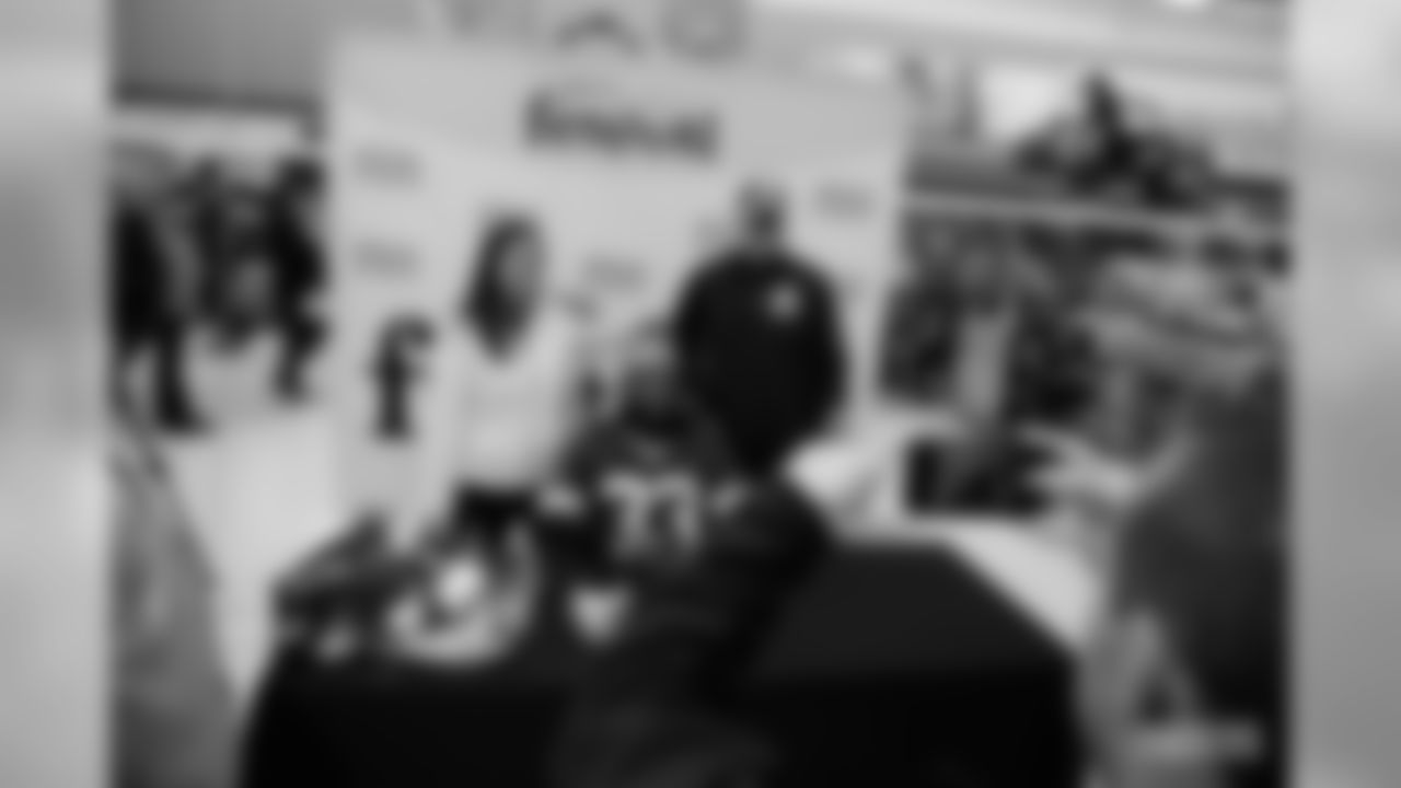 191030-aaron-jones-event-5