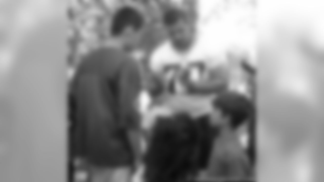 Packers Help Celebrate Kids' Day
