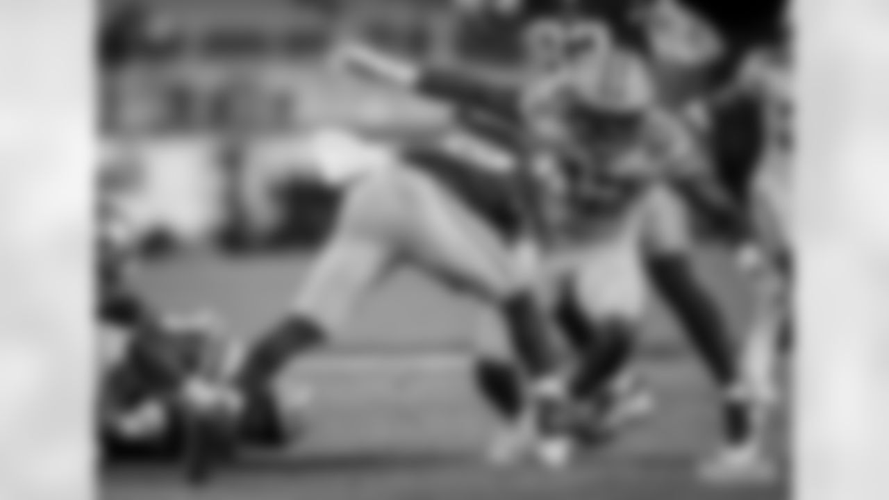 LB Oren Burks