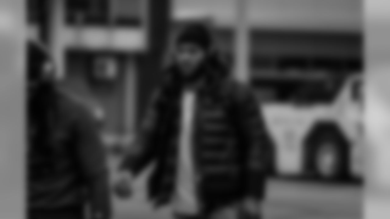 181124-packers-arrive-minneapolis-siegle-10