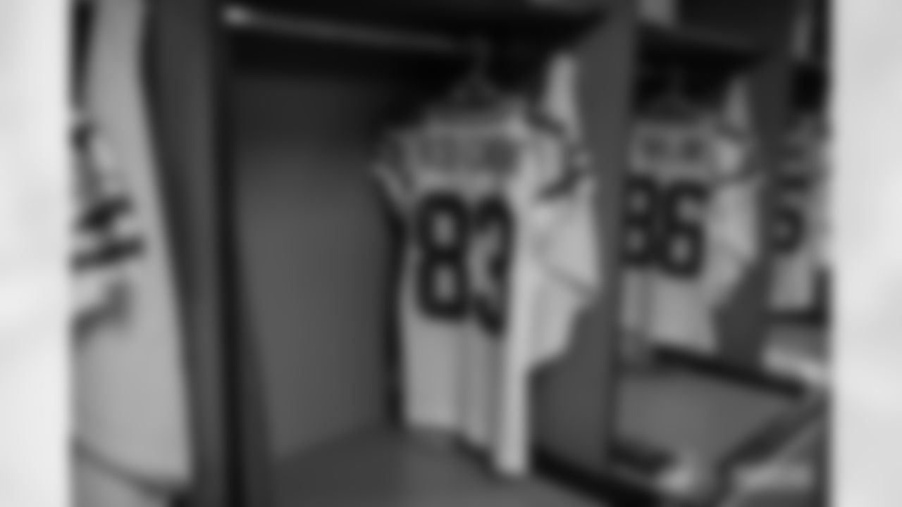 210926-locker-room-gallery-256003