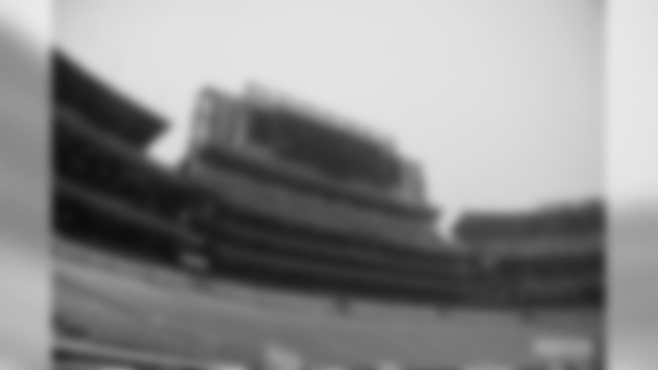 191106-snowfall-at-lambeau-23
