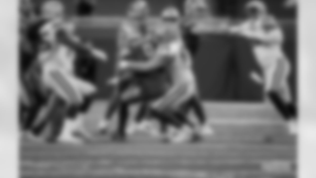 DL Dean Lowry