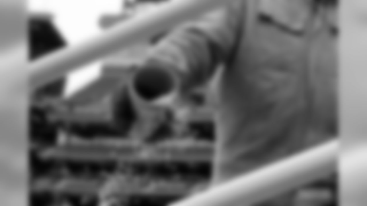 191204-fans-shovel-14