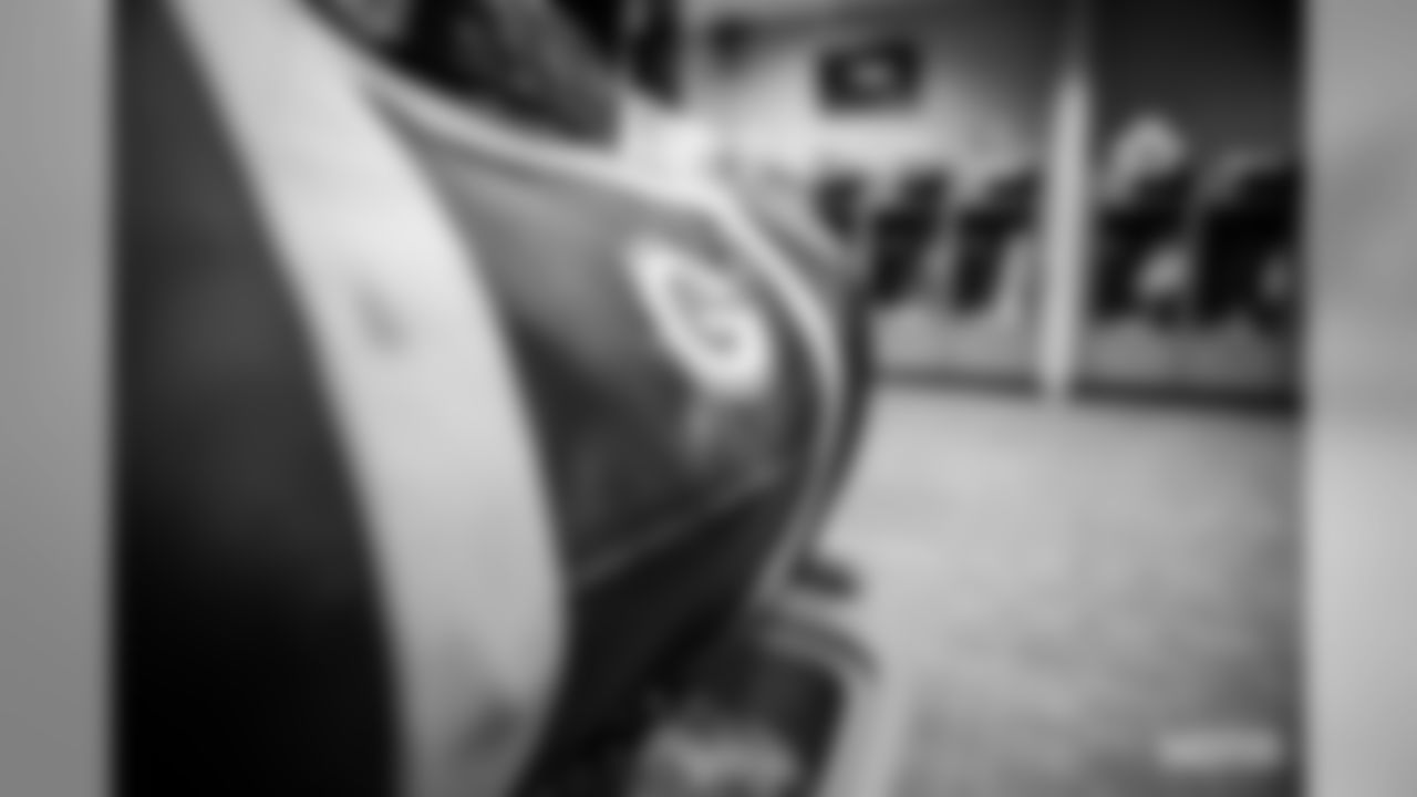 191201-packers-locker-room-bobber-WM-45