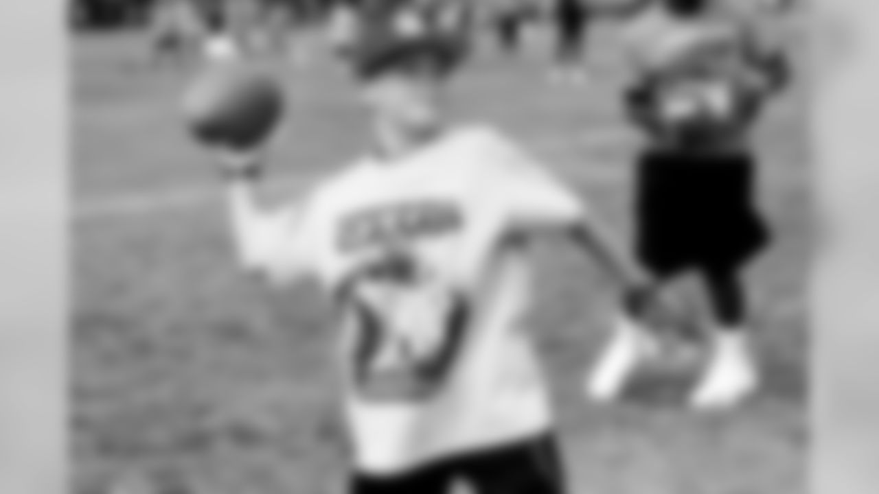 180619-marcedes-lewis-football-camp-15