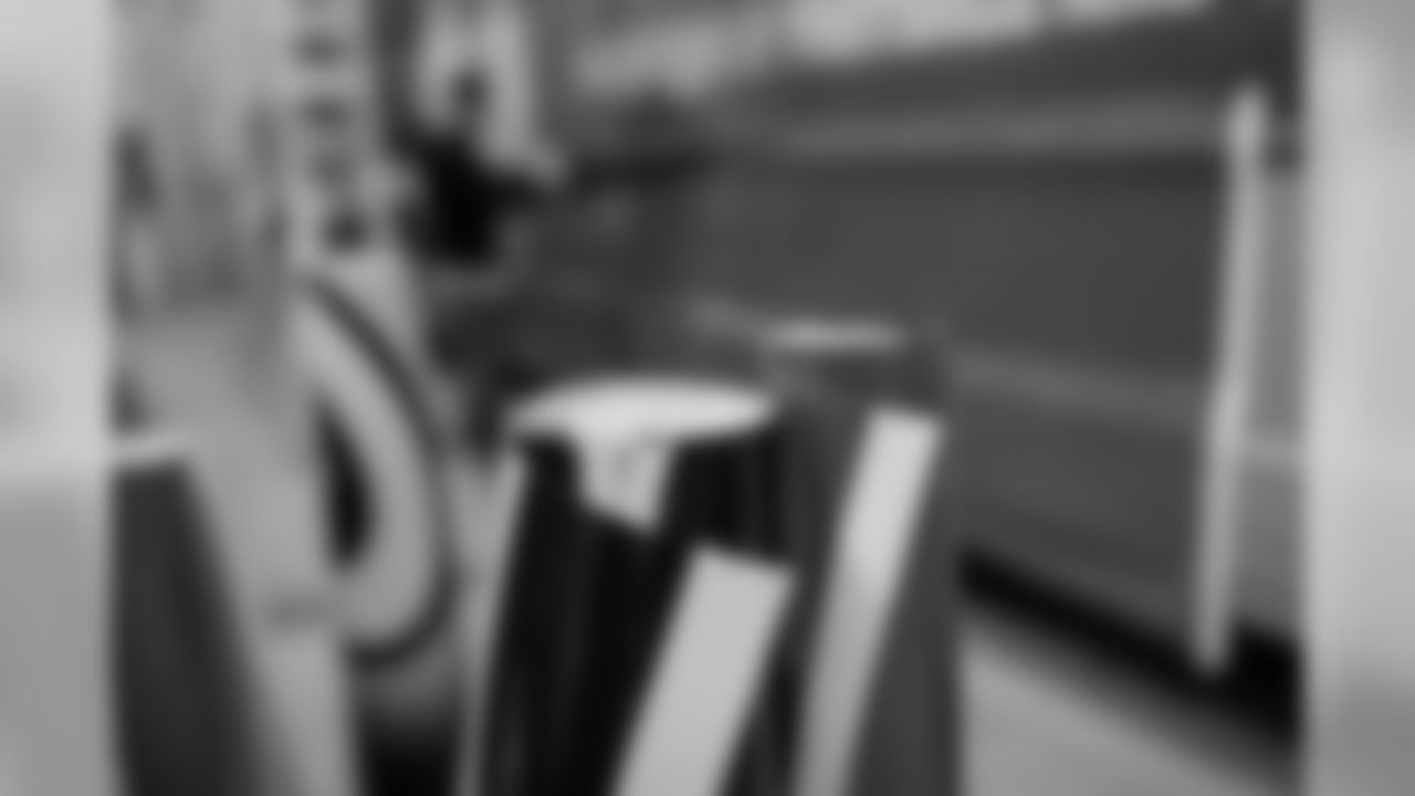190408-tailgate-tour-bus-wrap-06