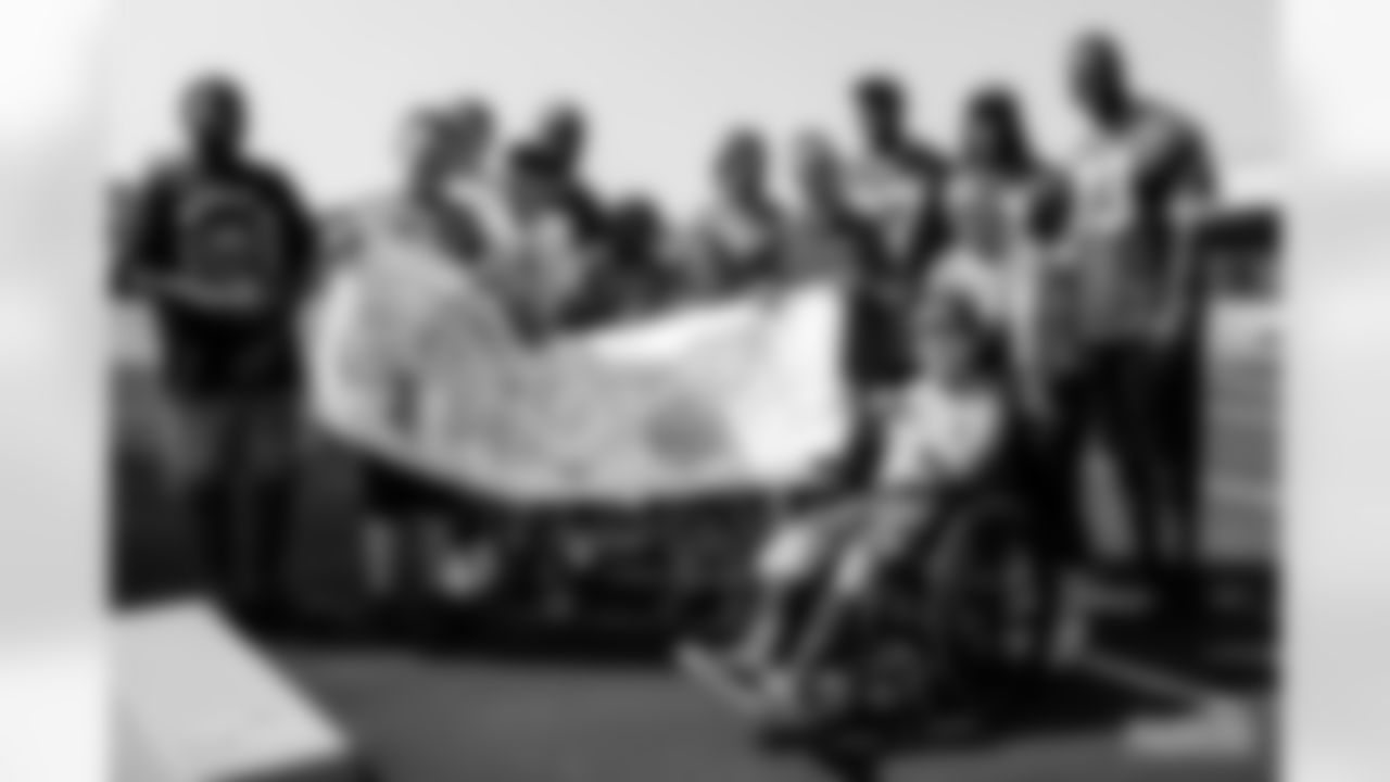 220913-football-outreach-gallery-2560002