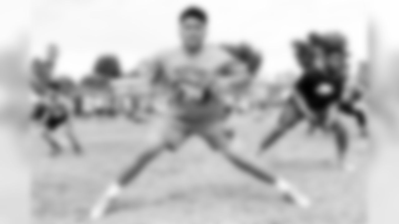 180619-marcedes-lewis-football-camp-21