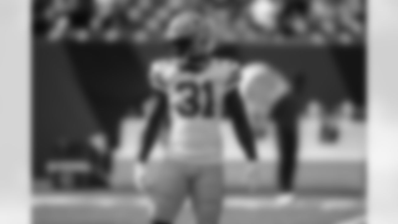 Green Bay Packers safety Adrian Amos (31) warms up before an NFL football game against the Cincinnati Bengals in Cincinnati, Sunday, Oct. 10, 2021. (AP Photo/Bryan Woolston)