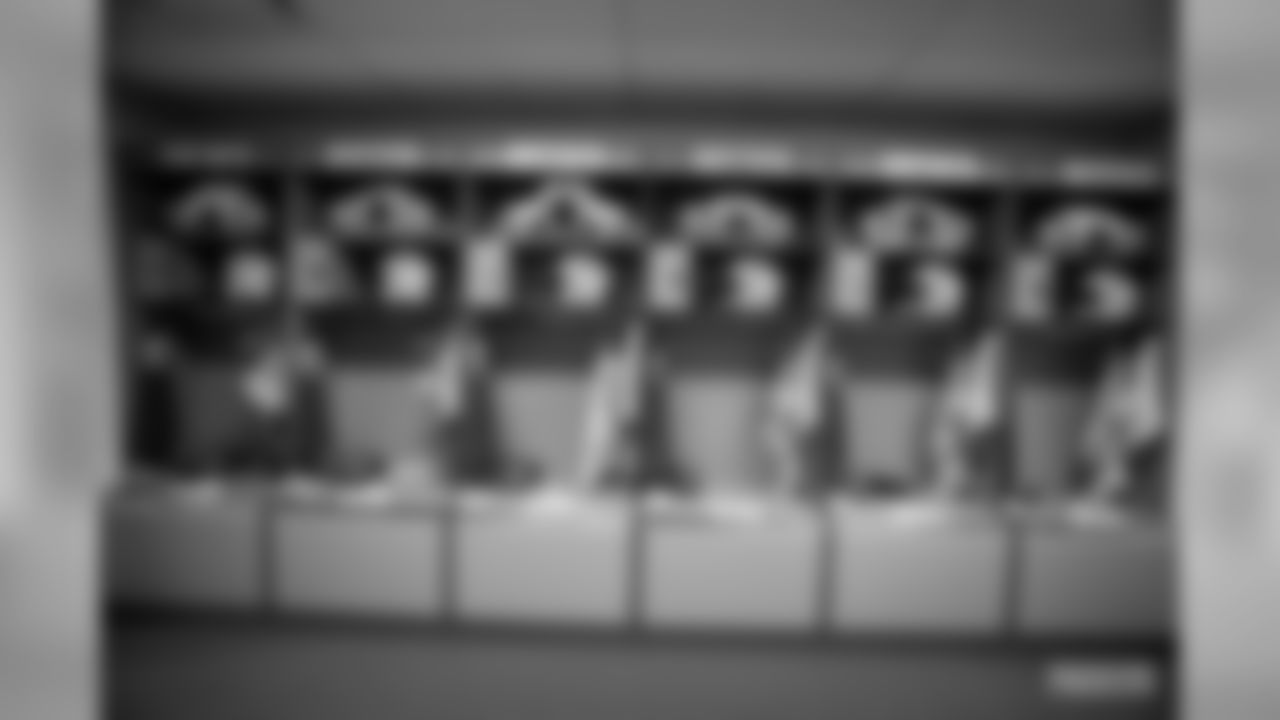 200119-locker-room-bobber-WM-029