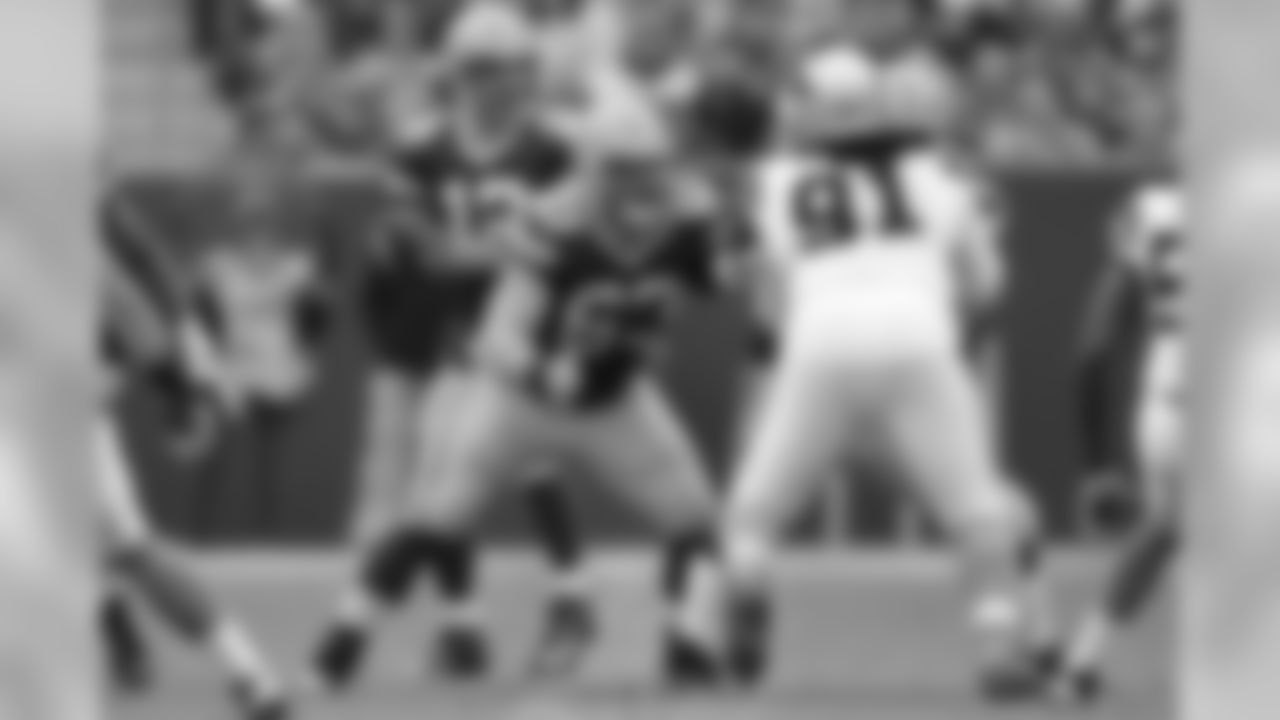 Corey Linsley, C #63