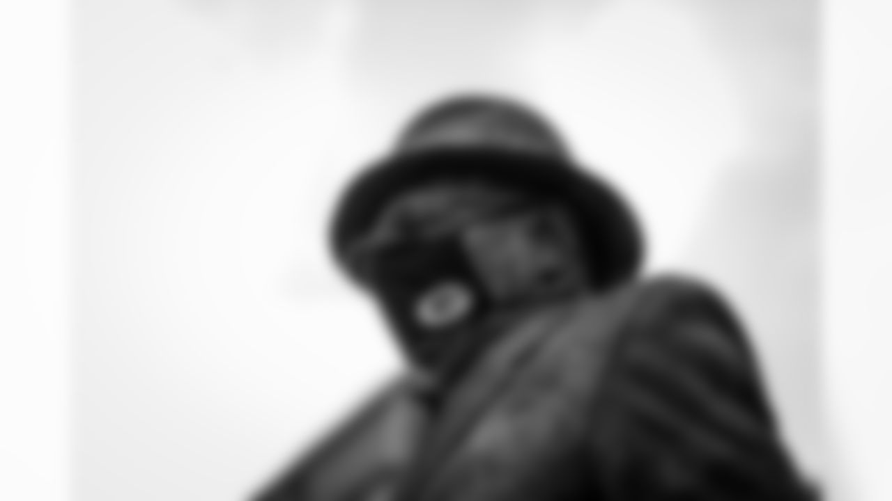 201105-statues-5