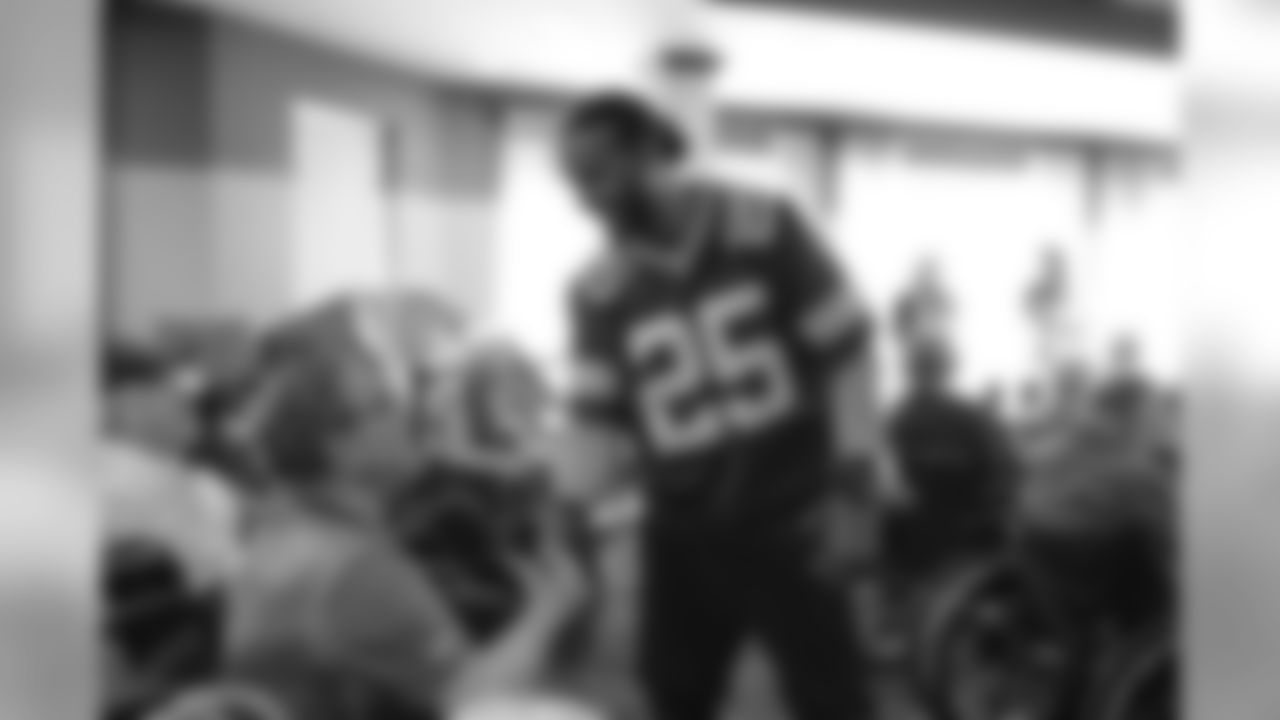 190412-tailgate-tour-deerfield-sr-living-16