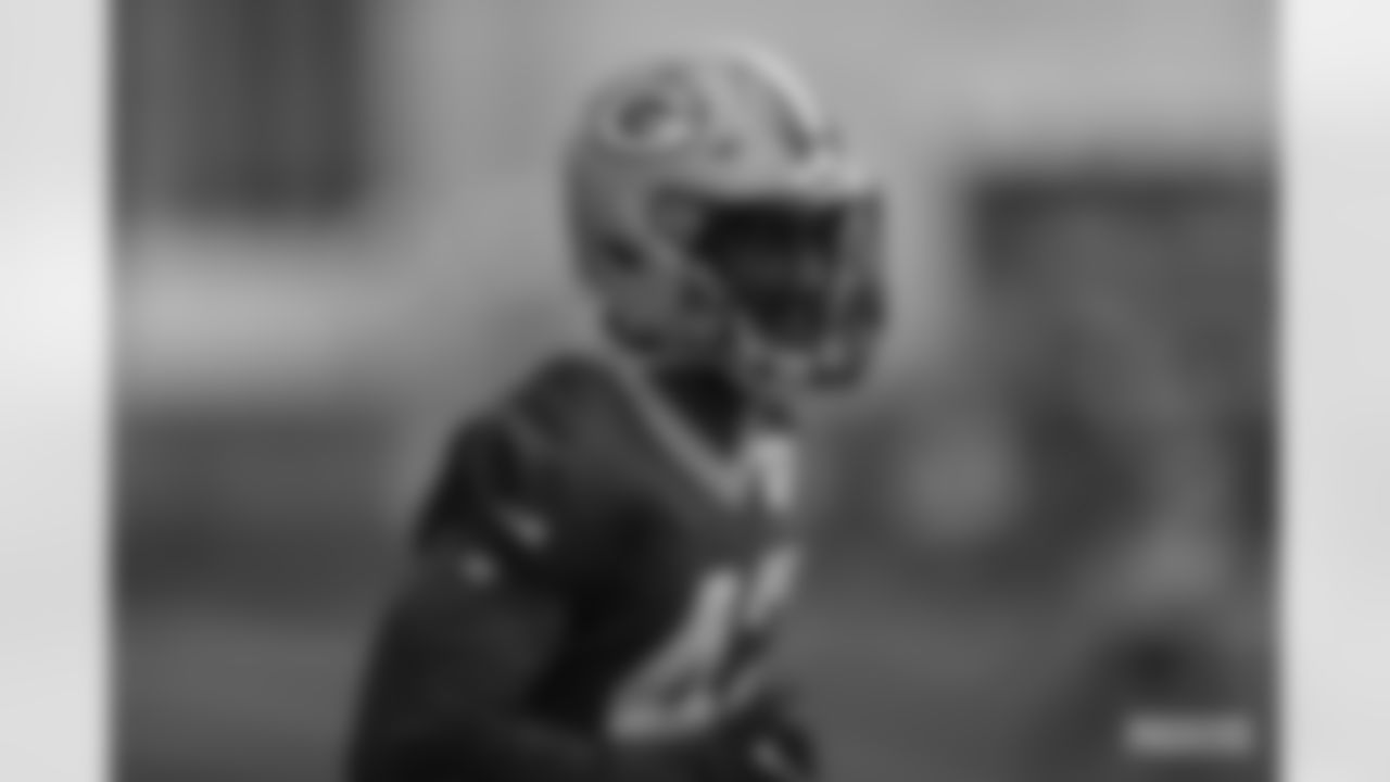 LB Oren Burks