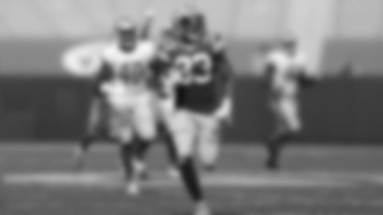 33 - RB Aaron Jones