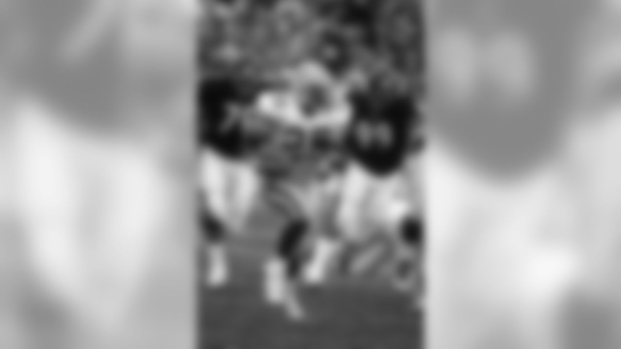 Dec. 27, 1998 - RB Dorsey Levens (25) rushes up the middle against the Bears at Soldier Field. The Packers won the season finale, 16-13, and advanced to the NFC Wild Card Playoff.