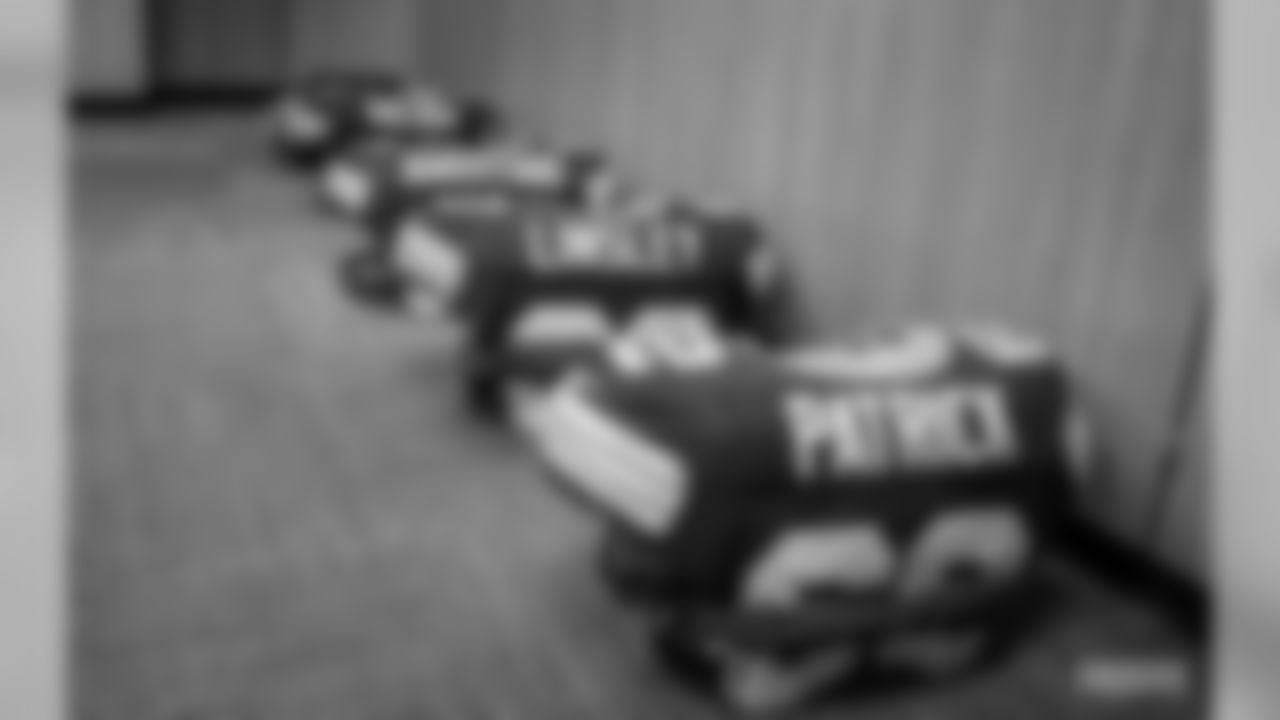 191110-locker-room-bobber-WM-1