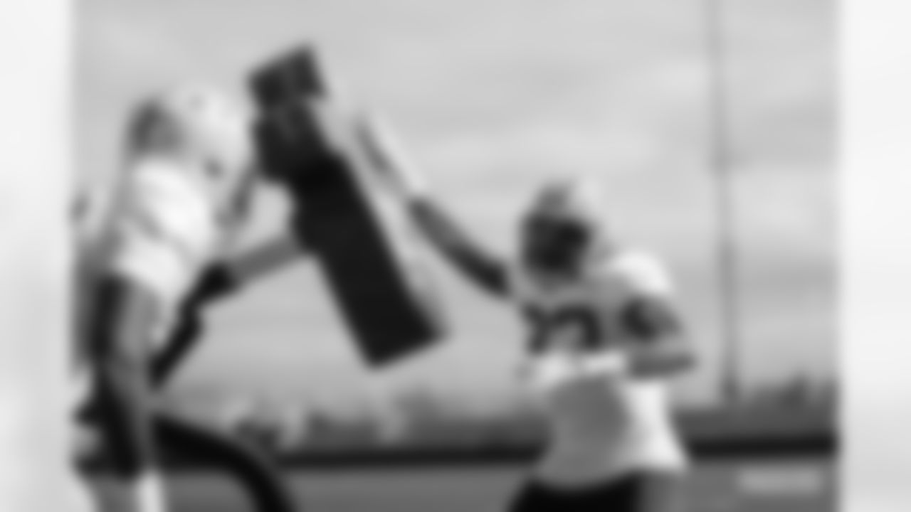 RB Aaron Jones