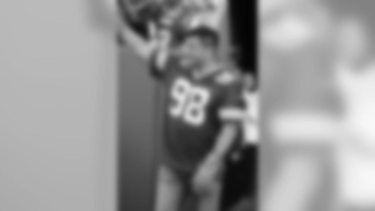 #98 - Esera Tuaolo (1991-92)