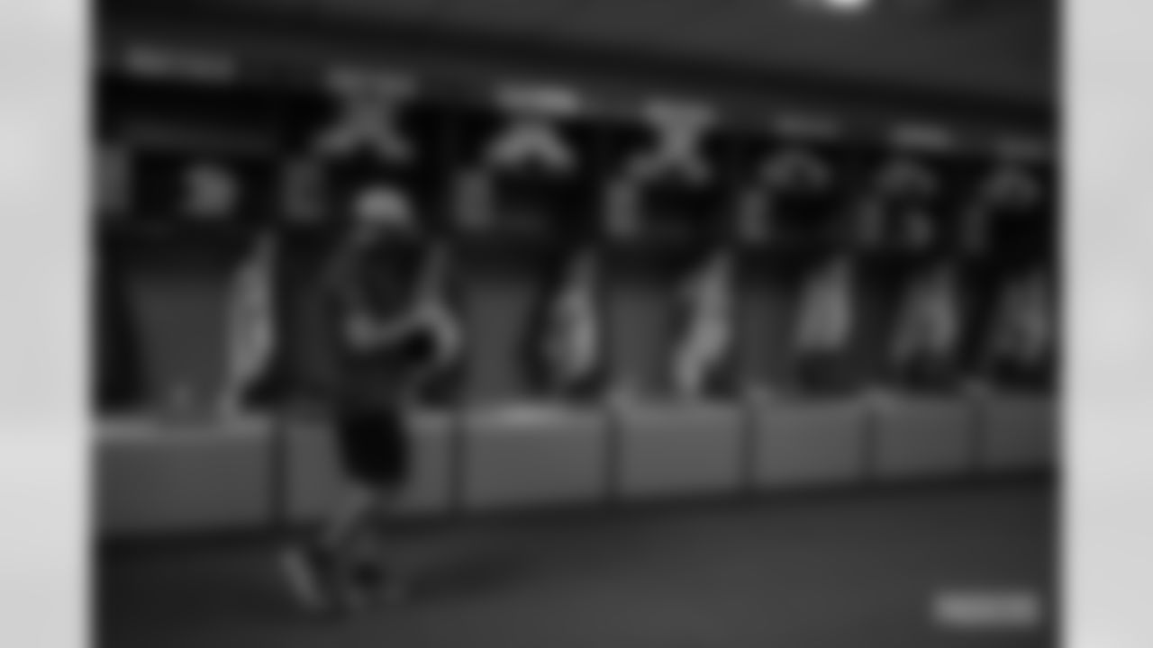 210926-locker-room-gallery-256026
