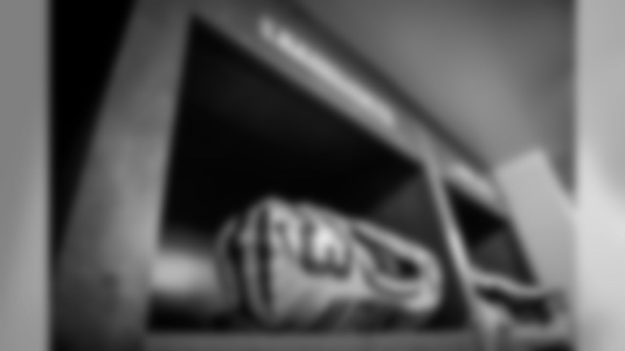 191229-locker-room-ford-field-bobber-WM-1