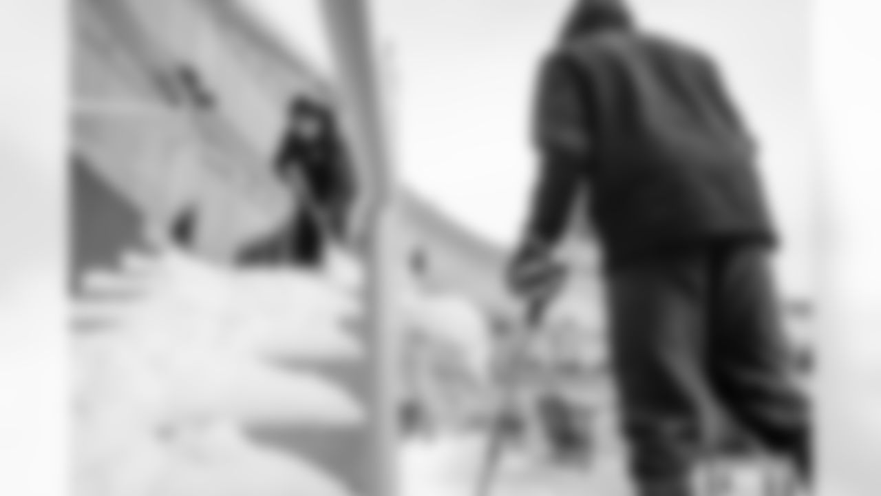 221228-shovel-photos-2560023