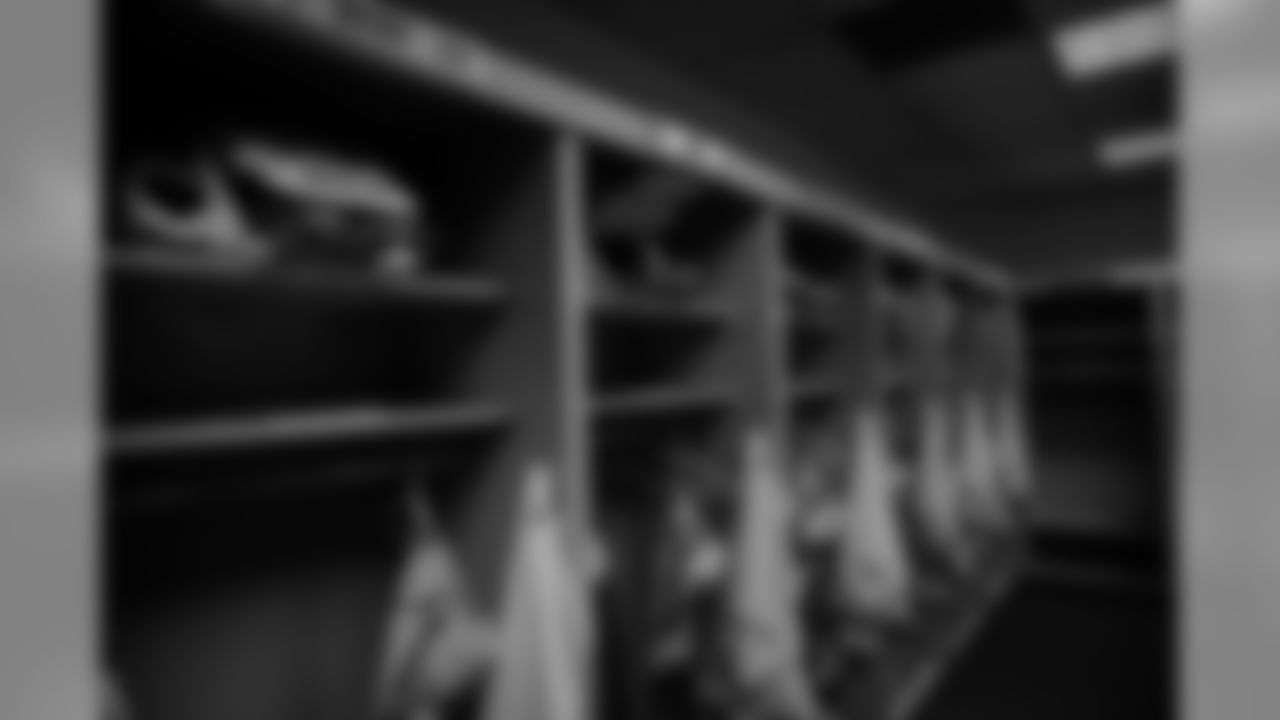 181028-packers-locker-room-coliseum-bobber-2