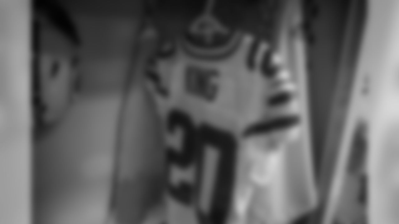 181125-packers-locker-room-bobber-9