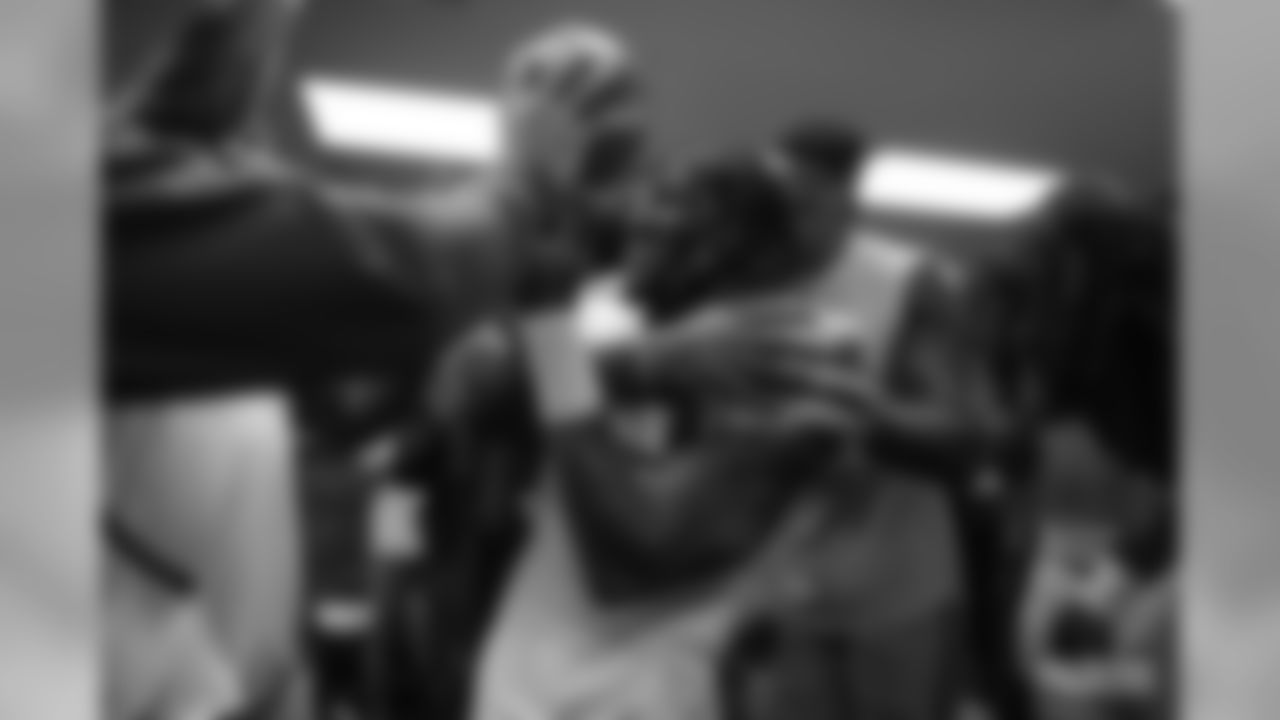 191028-locker-room-pass-11