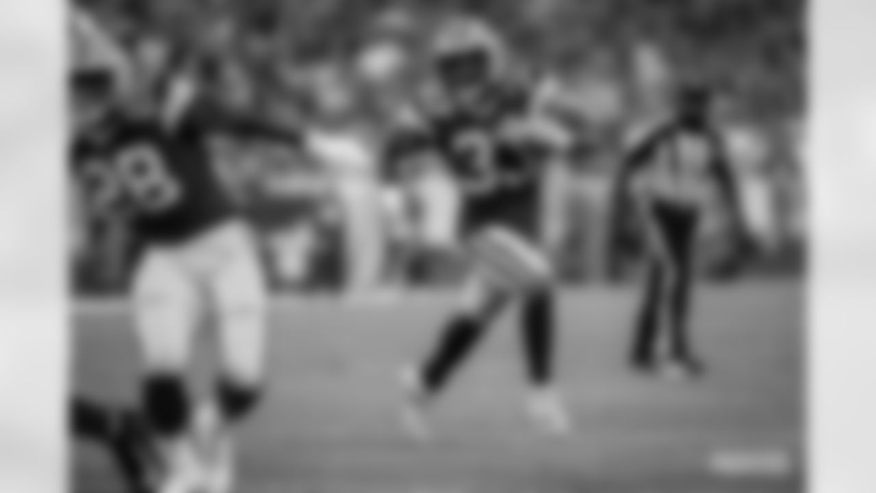 RB Aaron Jones