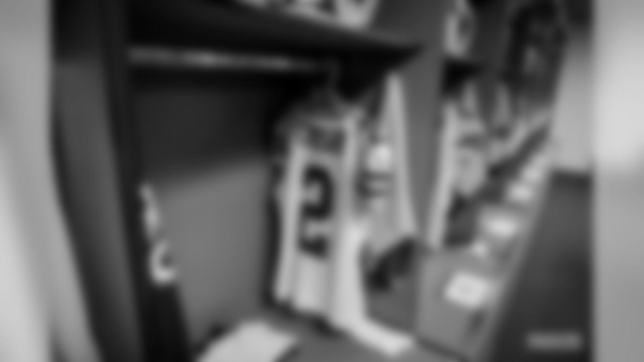 200119-locker-room-bobber-WM-003