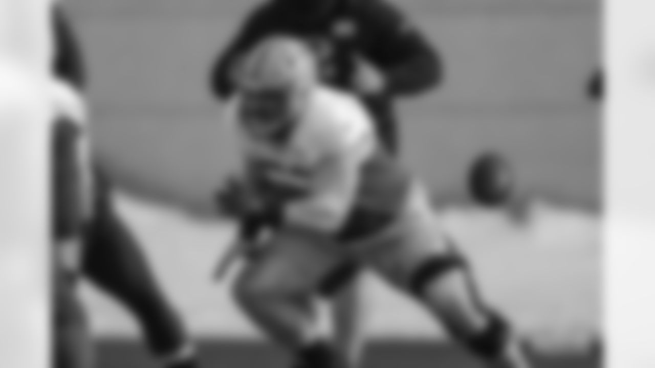 C Corey Linsley